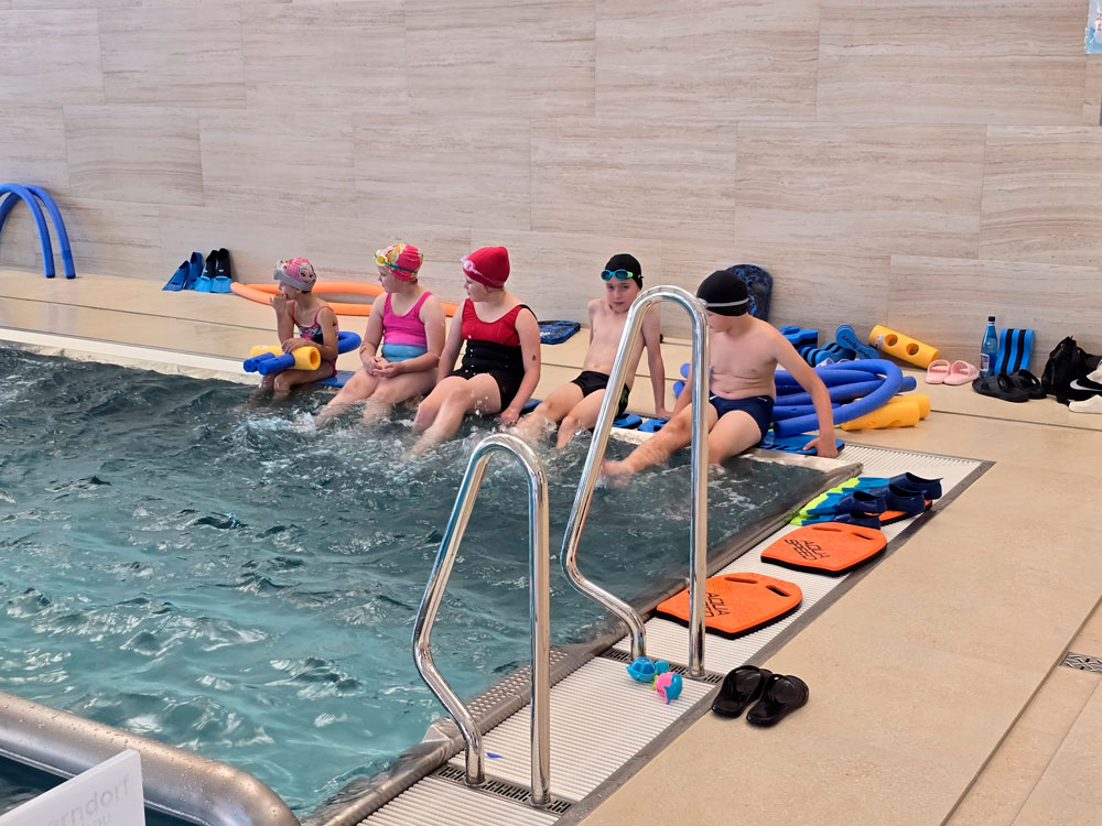 Kurs pływania na basenie w wakacje