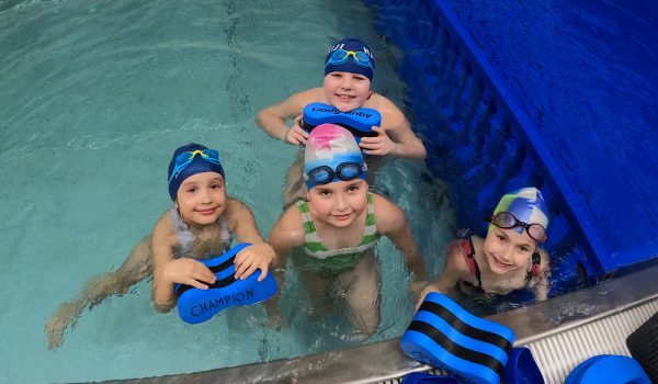 Szkoła Pływania Korzenna - dzieci w basenie